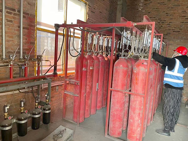 ��ѹ������̼�������ϵͳ