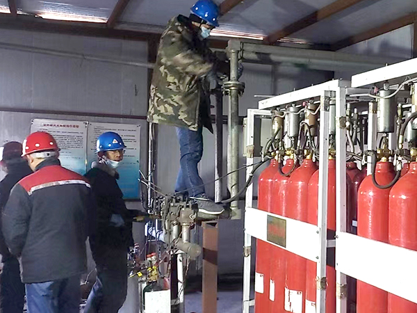 ��ѹ������̼�������ϵͳ